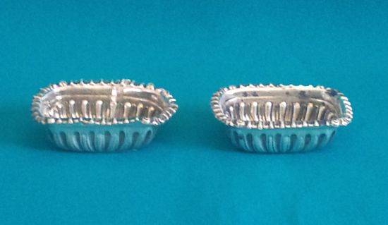 OLD PAIR OF HALLMARKED SILVER (1904) SALT CELLARS