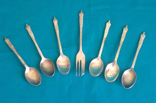 6 X E.P.N.S APOSTLE TEA SPOONS + CAKE FORK
