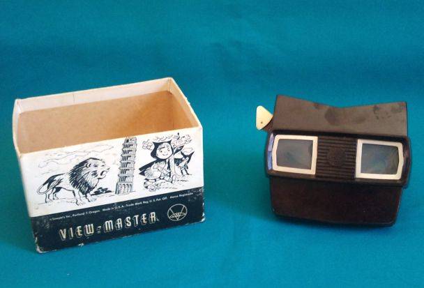 OLD  BROWN BAKELITE VIEW-MASTER IN BOX, MADE IN U.S.A