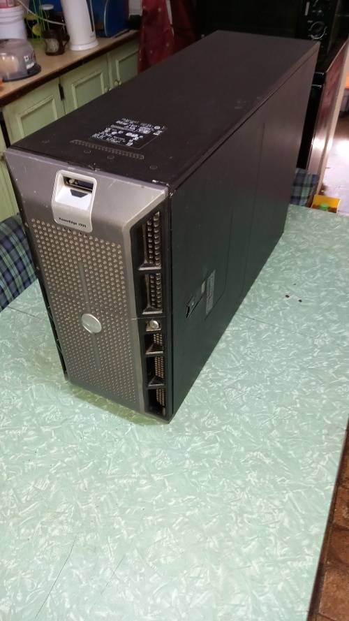 DELL PowerEdge 1900 Server