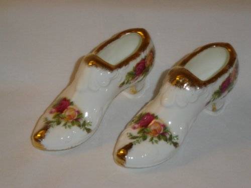 ROYAL ALBERT "OLD COUNTRY ROSES' PAIR OF DECORATIVE  SHOES