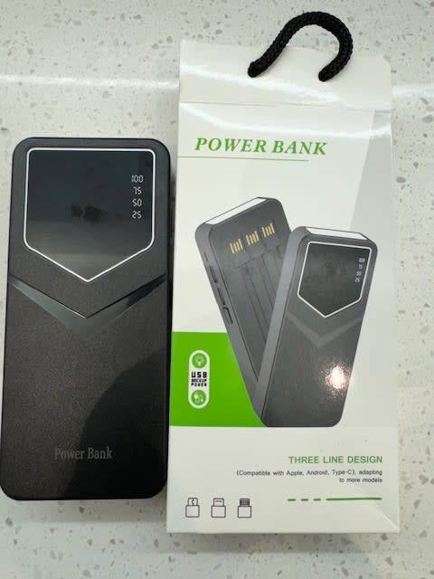 20000mah Power bank including USB cables and charge indication