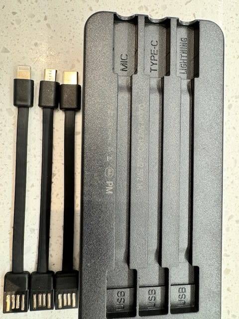 20000mah Power bank including USB cables and charge indication