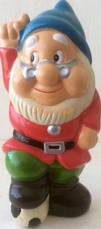 "Quick game of Soccer, anyone?" ADORABLE CHEERFUL BRIGHT-EYED GARDEN GNOME! Approx. 25,5cm H