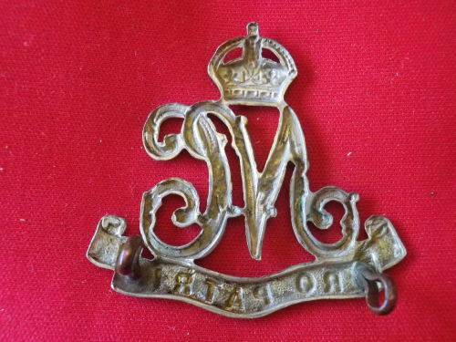3764 - NATAL CARBINEERS W/M SMASHER HAT BADGE - 1903-35 OWEN 363