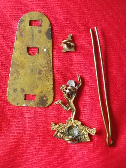 RHODESIAN SIGNALS CORPS-  BI METAL CAP BADGE + BACKING PLATE - UDI PERIOD  (4755)