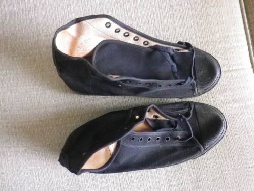 RHODESIAN ARMY - UNUSED BLACK CANVAS SHOES- SIZE 9 / 270- MADE BY SPARTAN, STAMPED "GS" (5260)