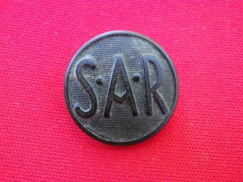 SA RAILWAYS - EARLY BLACK HORN BUTTON O/D 20MM