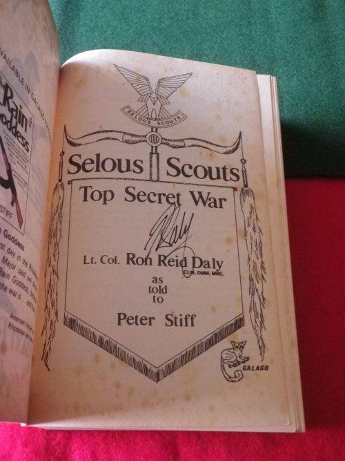 RHODESIA - SELOUS SCOUTS TOP SECRET WAR PAPERBACK - SIGNED BY LT. COL. RON REID DALY.  - HAS FOXING