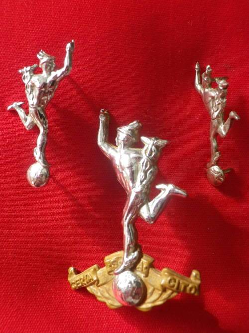 SADF - SA CORPS OF SIGNALS CHROME ON BRASS CAP + FACING PAIR COLLARS   - DINNES 499     (5827)