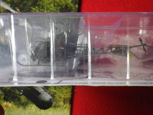 AMER COM COLL. - HELICOPTER MAG.ISSUE  #21 + BELL SIOUX    DIE CAST MODEL 1:72  - AS NEW / UNOPENED