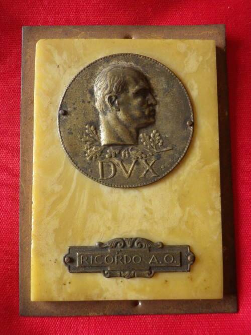 ITALIAN FASCIST PLAQUE, WITH MUSSOLINI DISC, NAMED TO RICORDO A.O.  WIDTH 55mm HEIGHT 75mm  (6113)