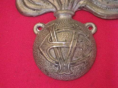 ITALIAN FASCIST WW2 MILITARY POLICE W/M HELMET BADGE - HAS HOLES AS SEWN ON (6108)