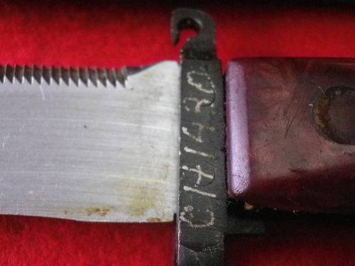 RHODESIAN BUSH WAR PICK UP - AKM BAYONET + SCABBARD + FROG - BLADE 14.9cm  RED BAKELITE HANDLE (4324