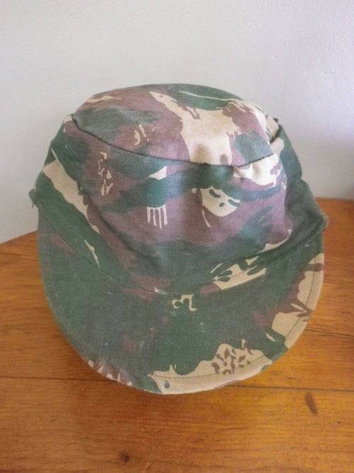 ZIMBABWE - EARLY 1980'S PATT CAMO CAP - SCARCE AS QUICKLY DISCONTINUED - LARGE  RIM 64.5CM / 25.25"