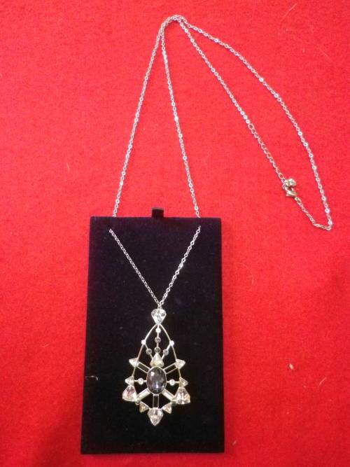 SWAROVSKI NEKLACE WITH STUNNING PENDANT. AS NEW, NEVER BEEN OUT OF ORIGINAL BOX.