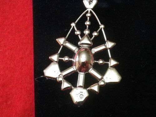 SWAROVSKI NEKLACE WITH STUNNING PENDANT. AS NEW, NEVER BEEN OUT OF ORIGINAL BOX.