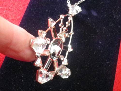 SWAROVSKI NEKLACE WITH STUNNING PENDANT. AS NEW, NEVER BEEN OUT OF ORIGINAL BOX.