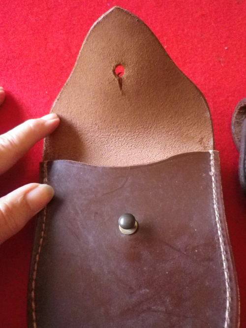SA POLICE -  2 X BROWN LEATHER HANDCUFF POUCHES FOR BELT     (531)