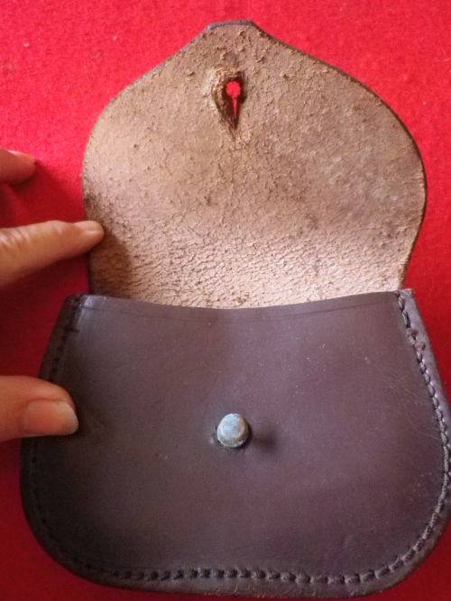 SA POLICE -  2 X BROWN LEATHER HANDCUFF POUCHES FOR BELT     (531)