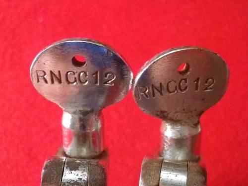 RHODESIA BSAP - FEDERATION PERIOD HANDCUFFS -  MADE HIATT - STAMPED "RNG"  (6928)