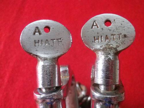 RHODESIA BSAP - FEDERATION PERIOD HANDCUFFS -  MADE HIATT - STAMPED "RNG"  (6928)