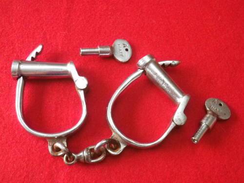 RHODESIA BSAP - FEDERATION PERIOD HANDCUFFS -  MADE HIATT - STAMPED "RNG"  (6928)