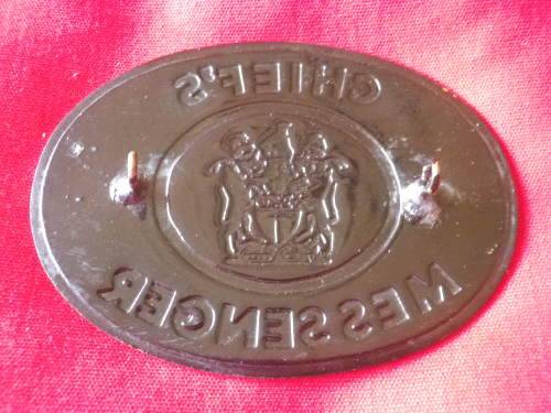 RHODESIA INTERNAL AFFAIRS - CHIEF`S MESSENGER BREAST BADGE - 1 LUG GLUED   (7154)