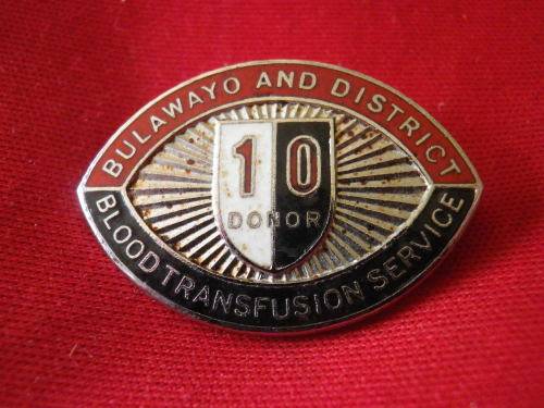 RHODESIA - BULAWAYO BLOOD DONORS BADGE - 10 DONATIONS    (3799)