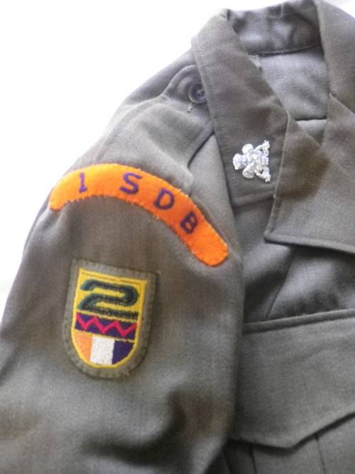 SADF- 1960'S KHAKI BUNNY JACKET + TROUSERS+ LS SHIRT + TIE - BADGED TO 1SSB + 2 SAI           (4589)