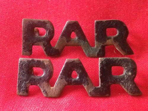 RHODESIAN AFRICAN RIFLES - EARLY PAIR BLACKENED BRASS SHOULDER TITLES - (3015)
