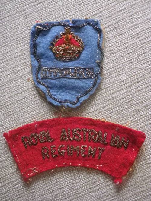 AUSTRALIA - ROYAL AUSTRALIAN REGT. SHOULDER TITLE + 1st COMMONWEALTH DIV. FLASH - KOREAN WAR? (7684)