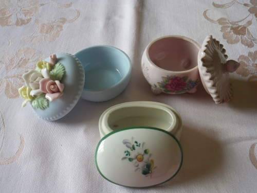 3 SMALL TRINKET BOWLS WITH LIDS - GREAT CONDITION