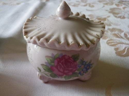3 SMALL TRINKET BOWLS WITH LIDS - GREAT CONDITION