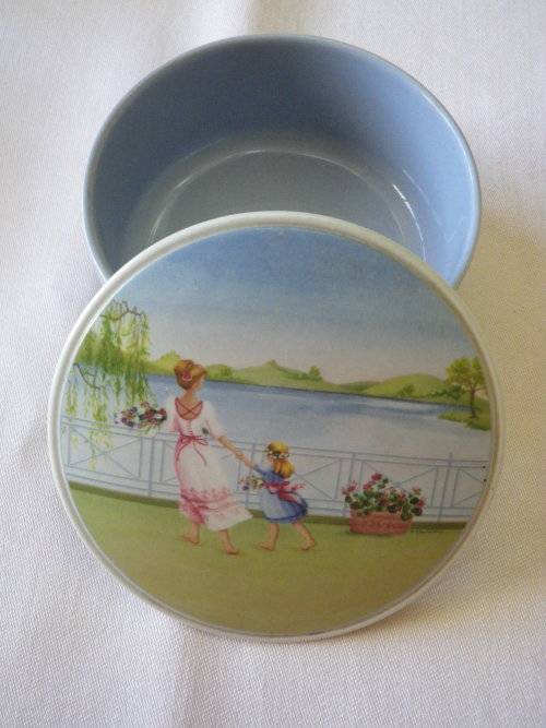 VILLEROY & BOCH   `ROMANTICS SEASON NO. 1`     BOWL + LID -  DIAMETER 9.5cm -  GOOD CONDITION