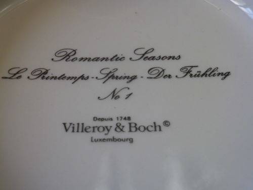 VILLEROY & BOCH   `ROMANTICS SEASON NO. 1`     BOWL + LID -  DIAMETER 9.5cm -  GOOD CONDITION