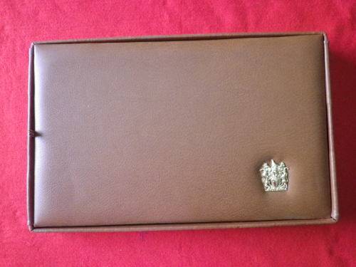 RHODESIAN ARMED FORCES - REUTELER SET 26 X OFFICIAL BADGES IN ORIGINAL LEATHER CASE  (8037)