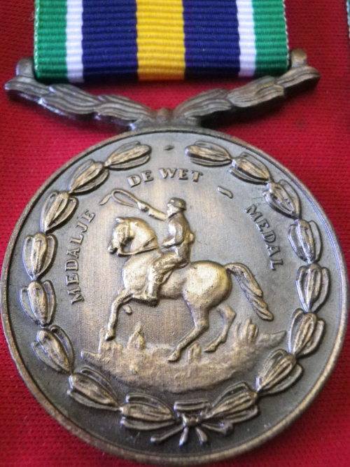 SADF - COMMANDO`S DE WET MEDAL + MINIATURE            (4024)