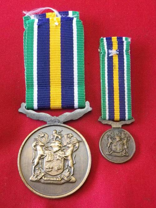 SADF - COMMANDO`S DE WET MEDAL + MINIATURE            (4024)