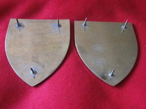 SADF - 10 ARTILLERY AIR DEFENCE SCHOOL PAIR OF FLASHES   (4057)