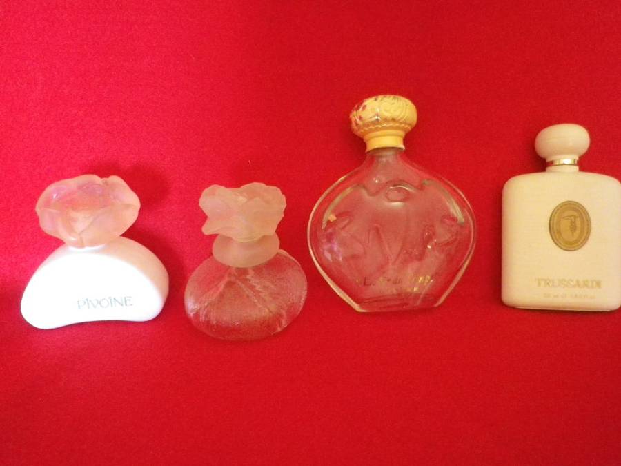LOT OF 4 PERFUME BOTTLES - EMPTY                     (pb1)