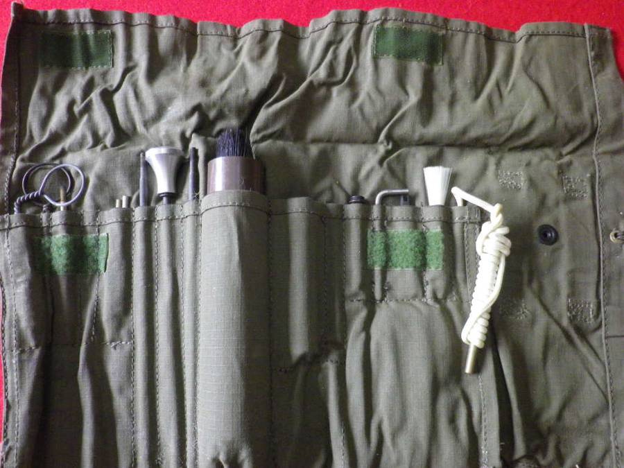 SADF - R4 CLEANING KIT - COMPLETE CONTENTS AS SEEN    (8452)