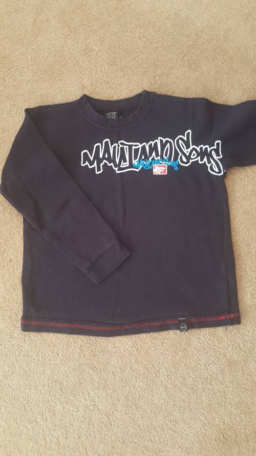 Boys Long Sleeved Top / Age: 9 to 10 / In Good Condition