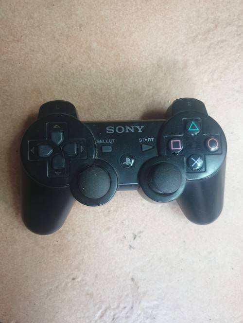 Original Sony PS3 wireless controller on auction @ R1 bargain starting bid!