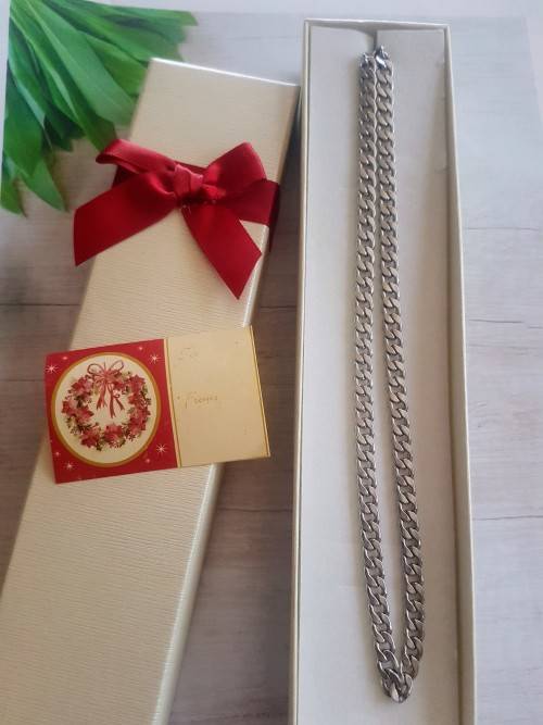 Guy`s stainless steel chain necklace * Bargain R1 bid* comes in box with optional Christmas sticker