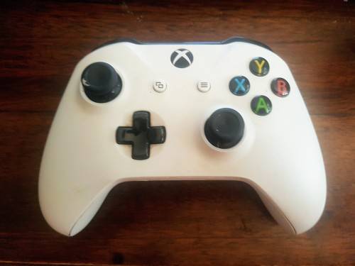 White XBox one wireless controller