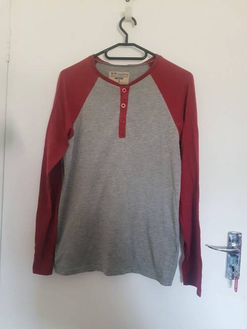 Grey & maroon baseball style T-shirt Size: small
