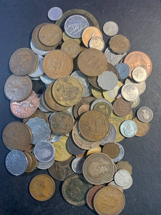Mixed lot of 100 coins