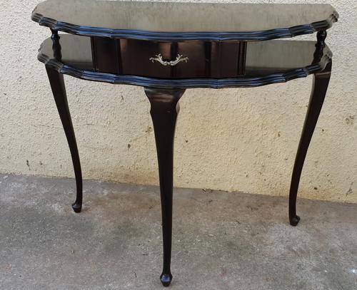 Beautiful vintage half moon table, a stunning piece for your entrance hall.  You deserve it, buy it!