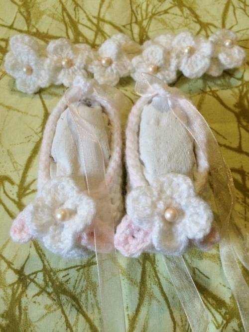 Crocheted Baby Mary Jane Shoes & Headband